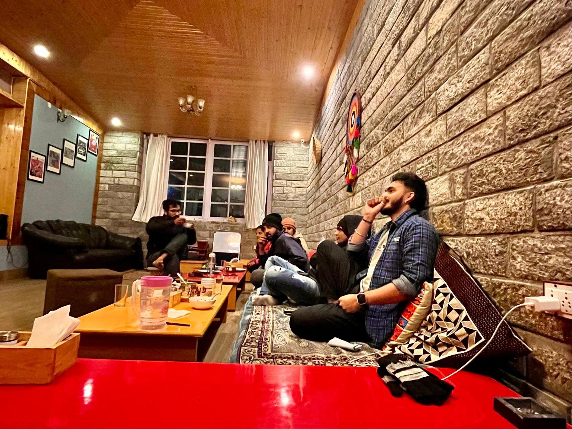 Fluestern Hostel And Cafe Nagar  Екстериор снимка