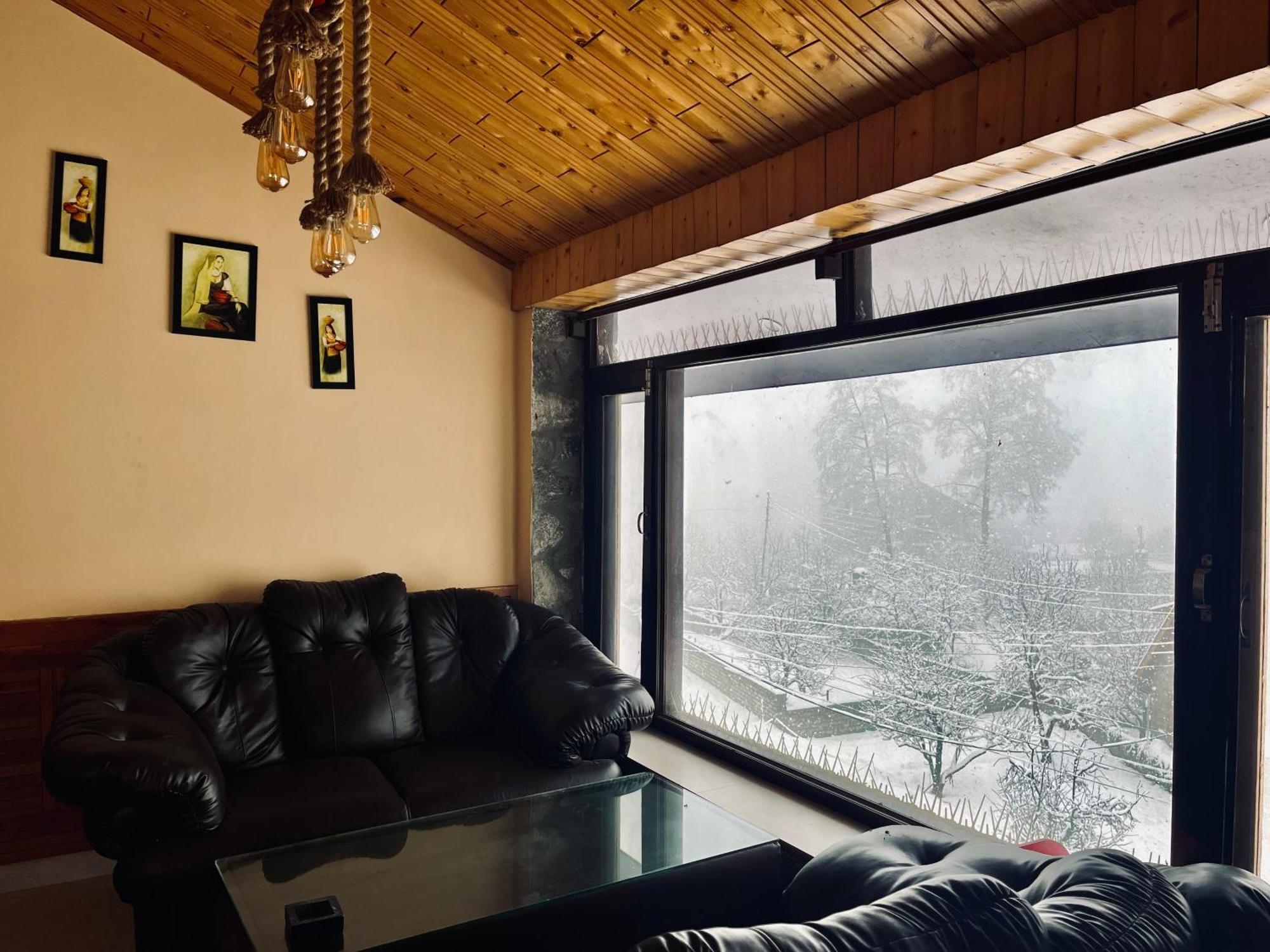Fluestern Hostel And Cafe Nagar  Екстериор снимка