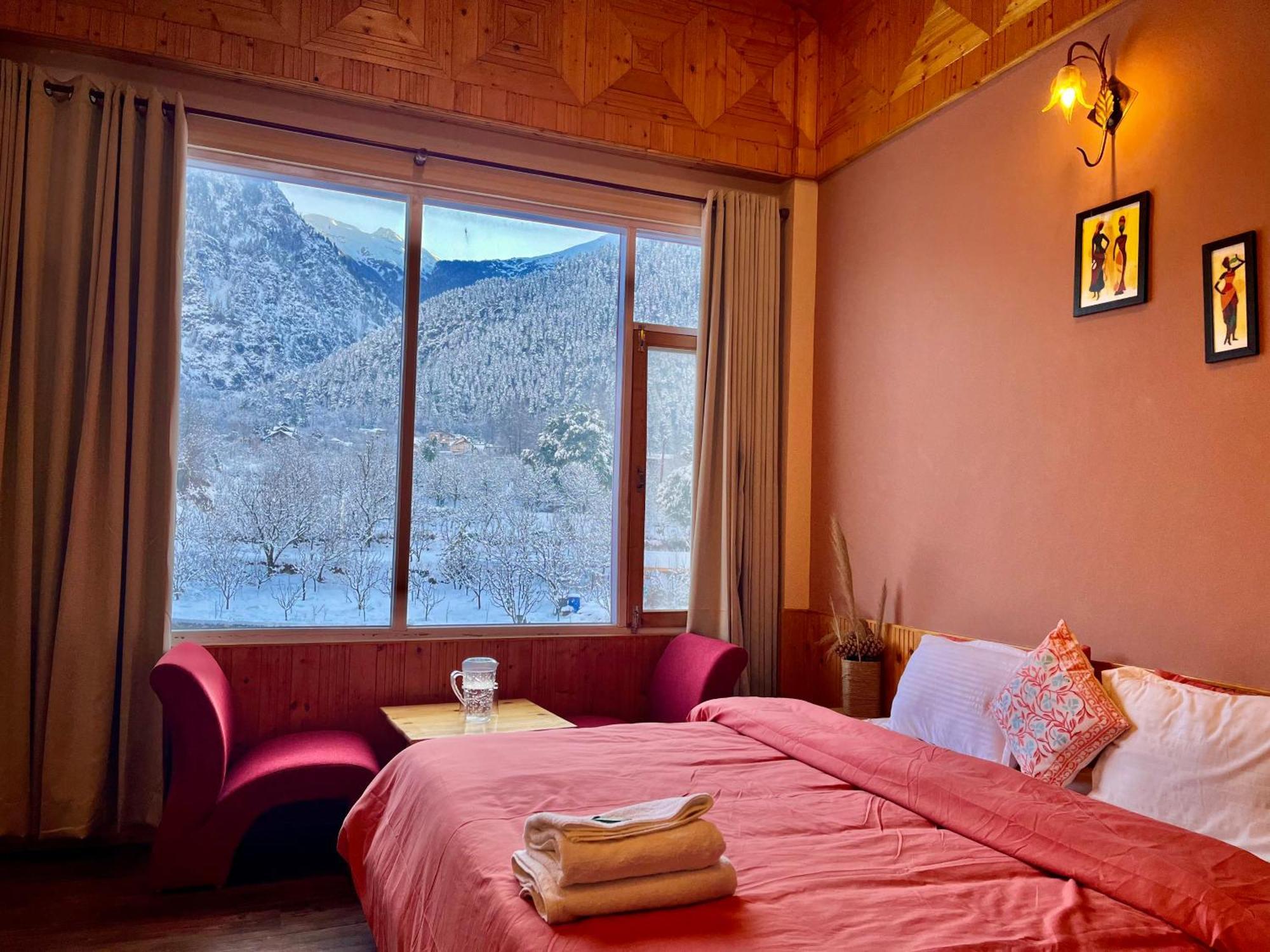 Fluestern Hostel And Cafe Nagar  Екстериор снимка