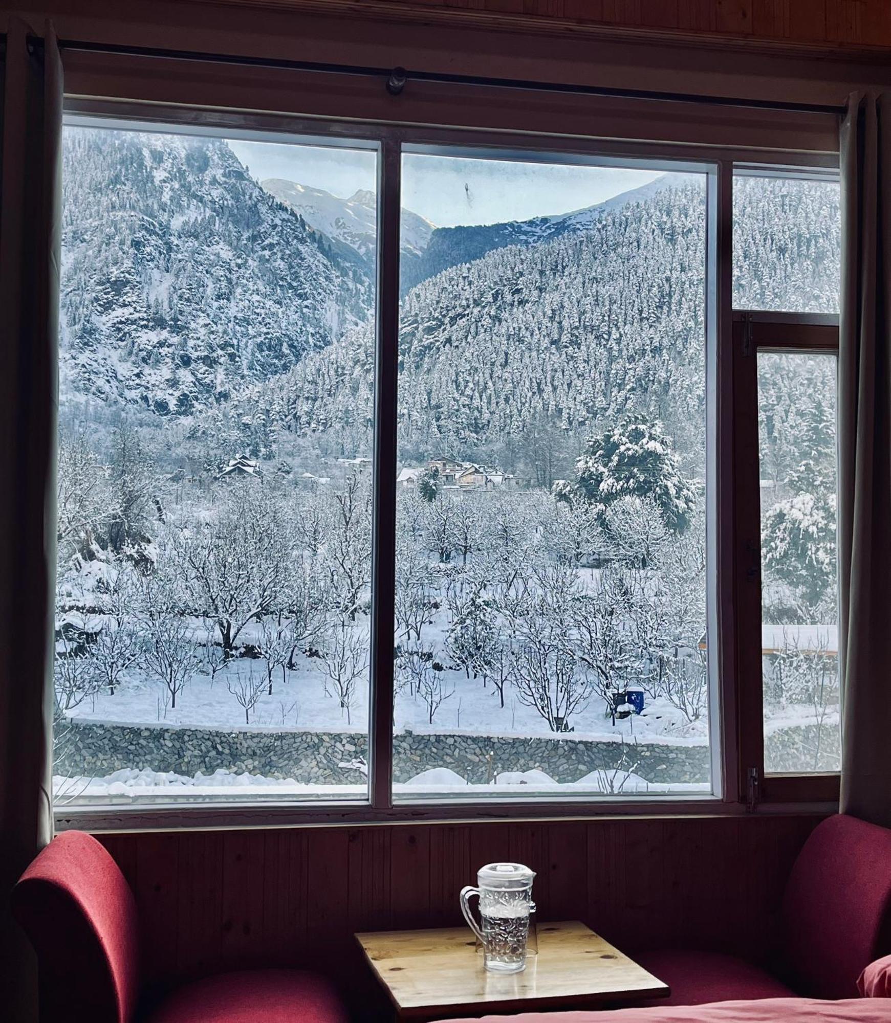 Fluestern Hostel And Cafe Nagar  Екстериор снимка