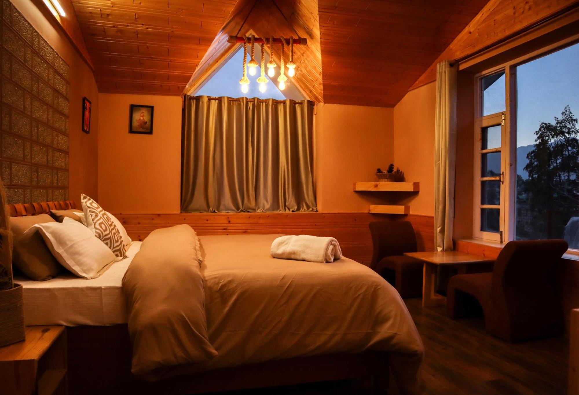 Fluestern Hostel And Cafe Nagar  Екстериор снимка