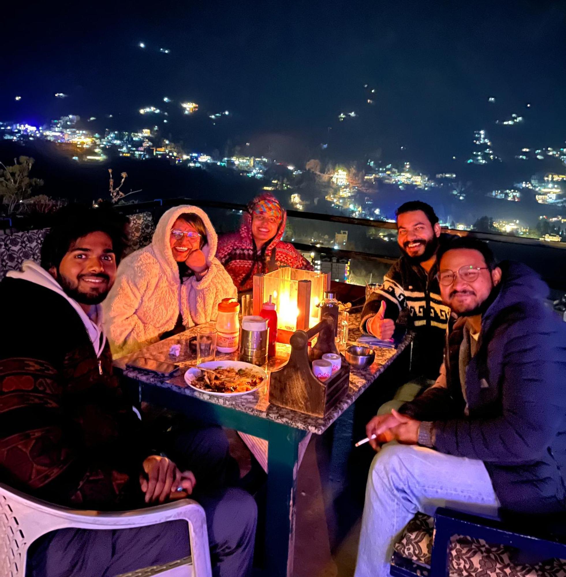 Fluestern Hostel And Cafe Nagar  Екстериор снимка
