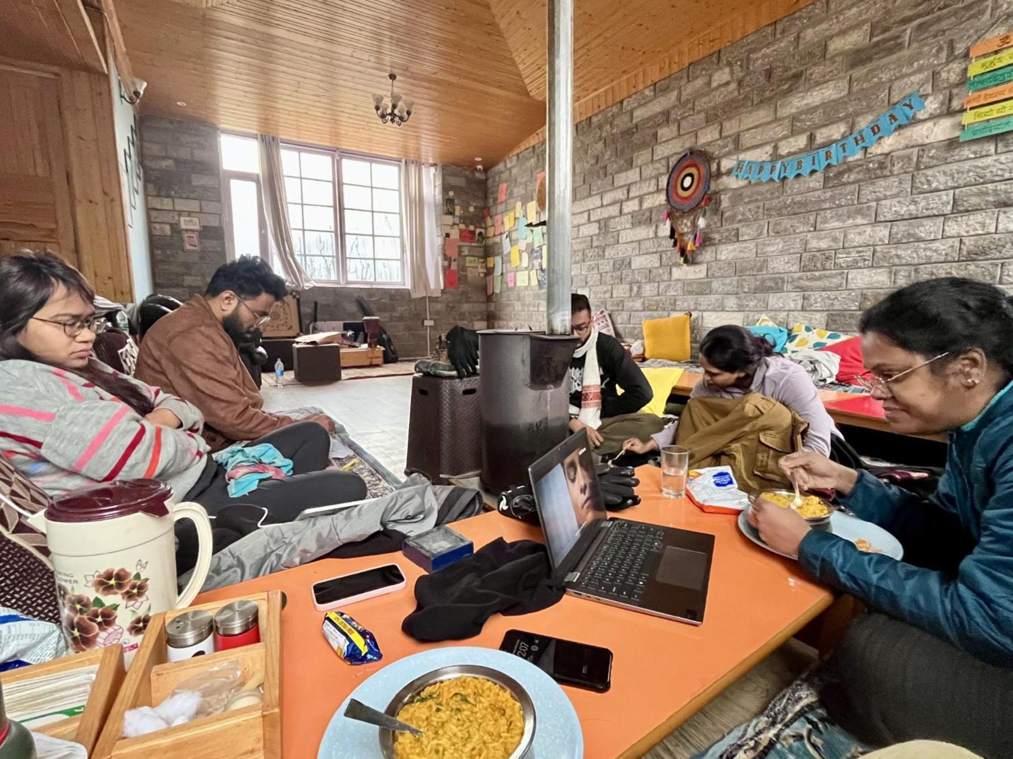 Fluestern Hostel And Cafe Nagar  Екстериор снимка