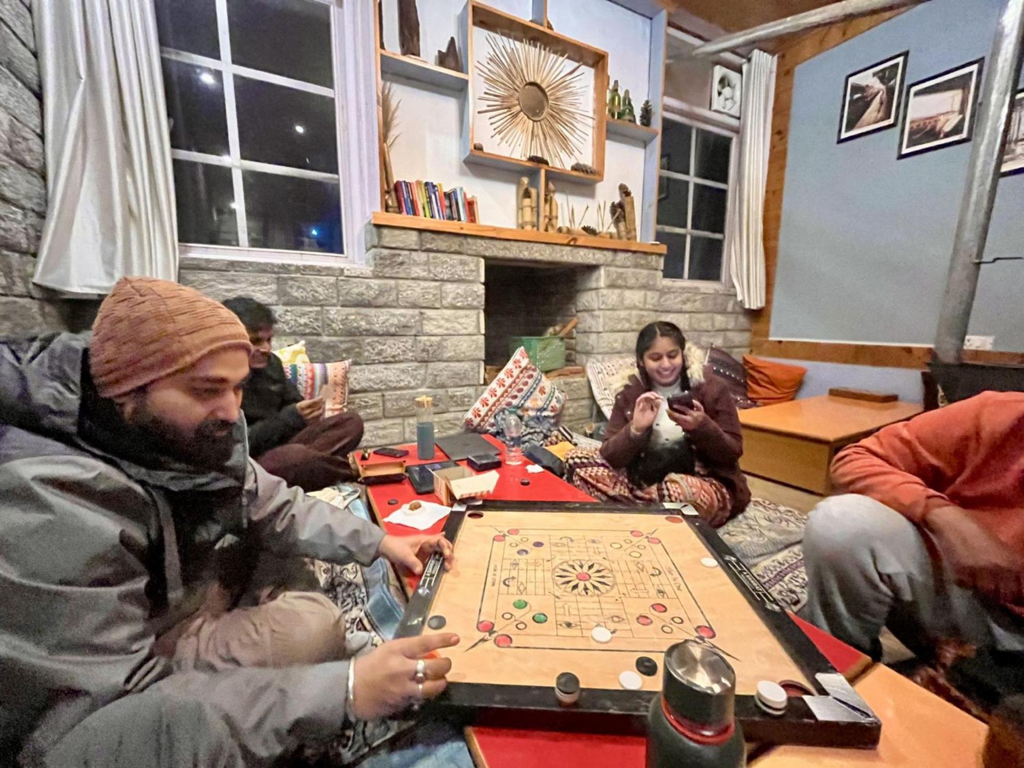 Fluestern Hostel And Cafe Nagar  Екстериор снимка